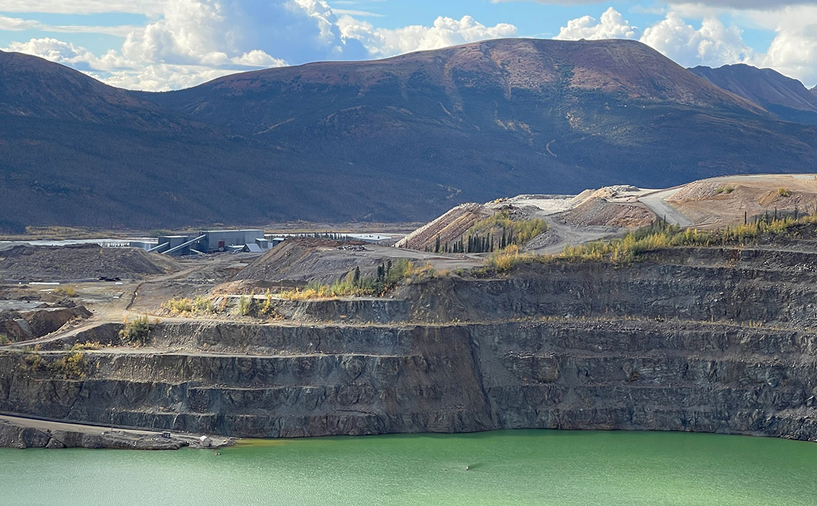 The Faro pit and former mill building.